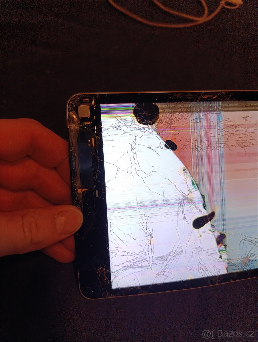 Popraskaný iPad 4 mini - 3