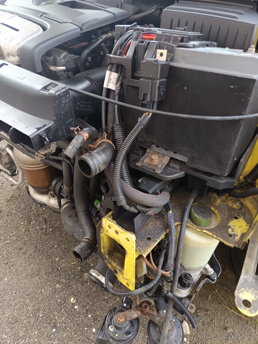 Škoda fabia 2 díly z motoru a jeho příslušenství. - 3