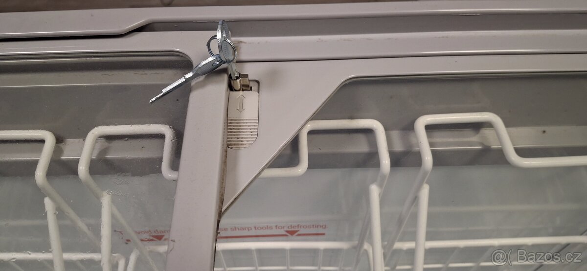 Pultový prosklený mrazák 214/330L - 3