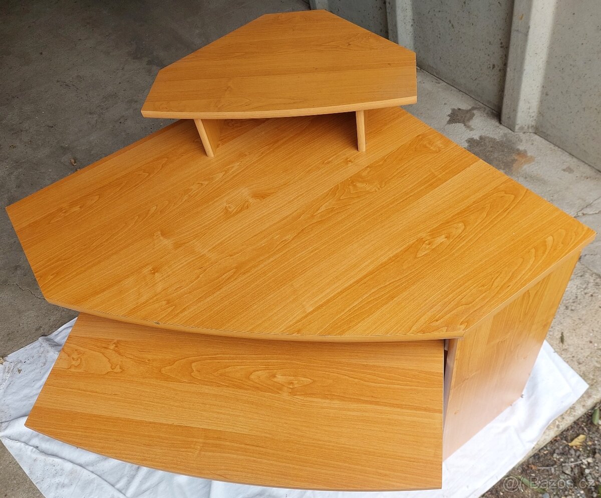 Pracovní stůl (na PC) - 3