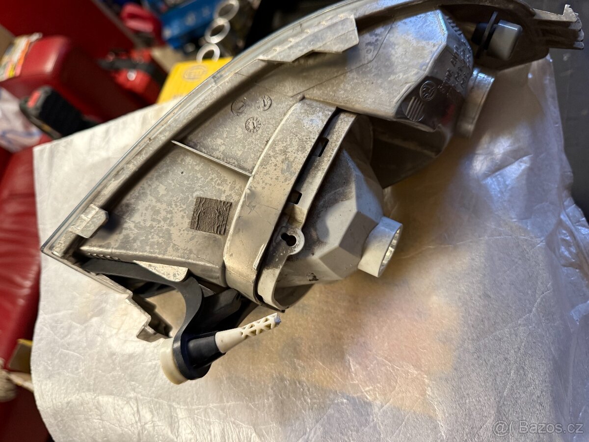 mlhovka Octavia 2, facelift - Pravá - 3