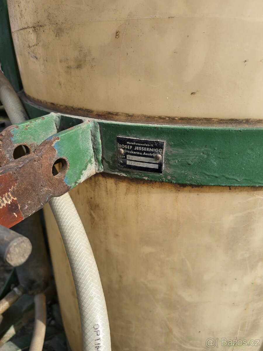 Postřikovač nesený - 3