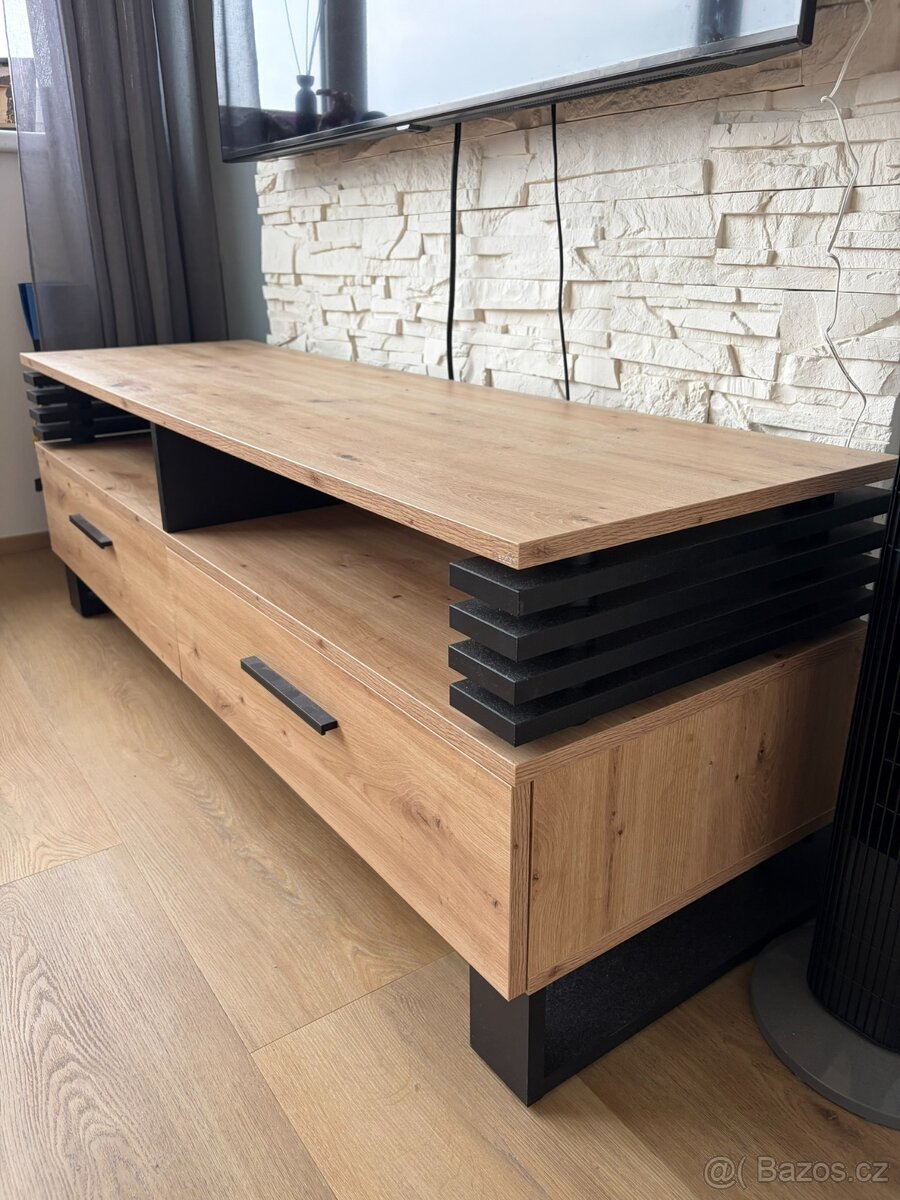 Stůl pod TV - 3