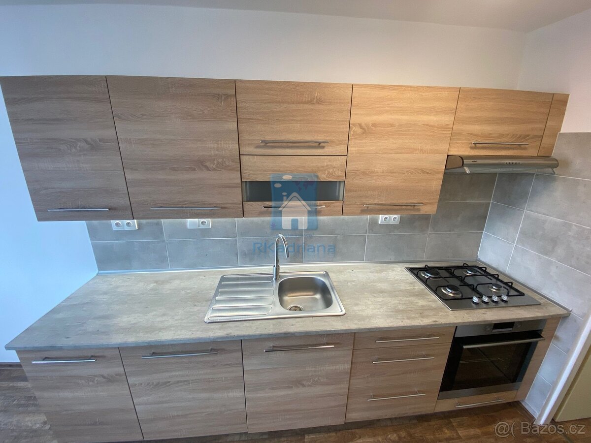 Pronájem bytu 3+KK s lodžií Praha 4 - Písnice, ulice U Bazén - 3