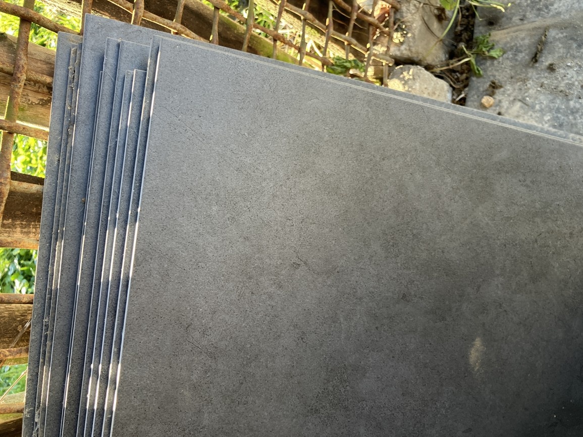 Keramická dlažba antracit 60x60cm 200kč/m2 - 3