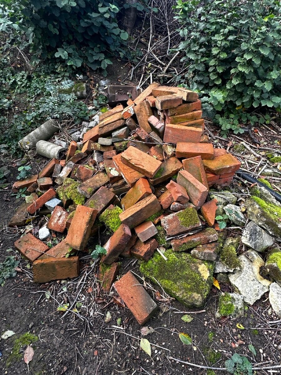 Stavební pozemek se stodolou a základovou deskou Džbánov - 3