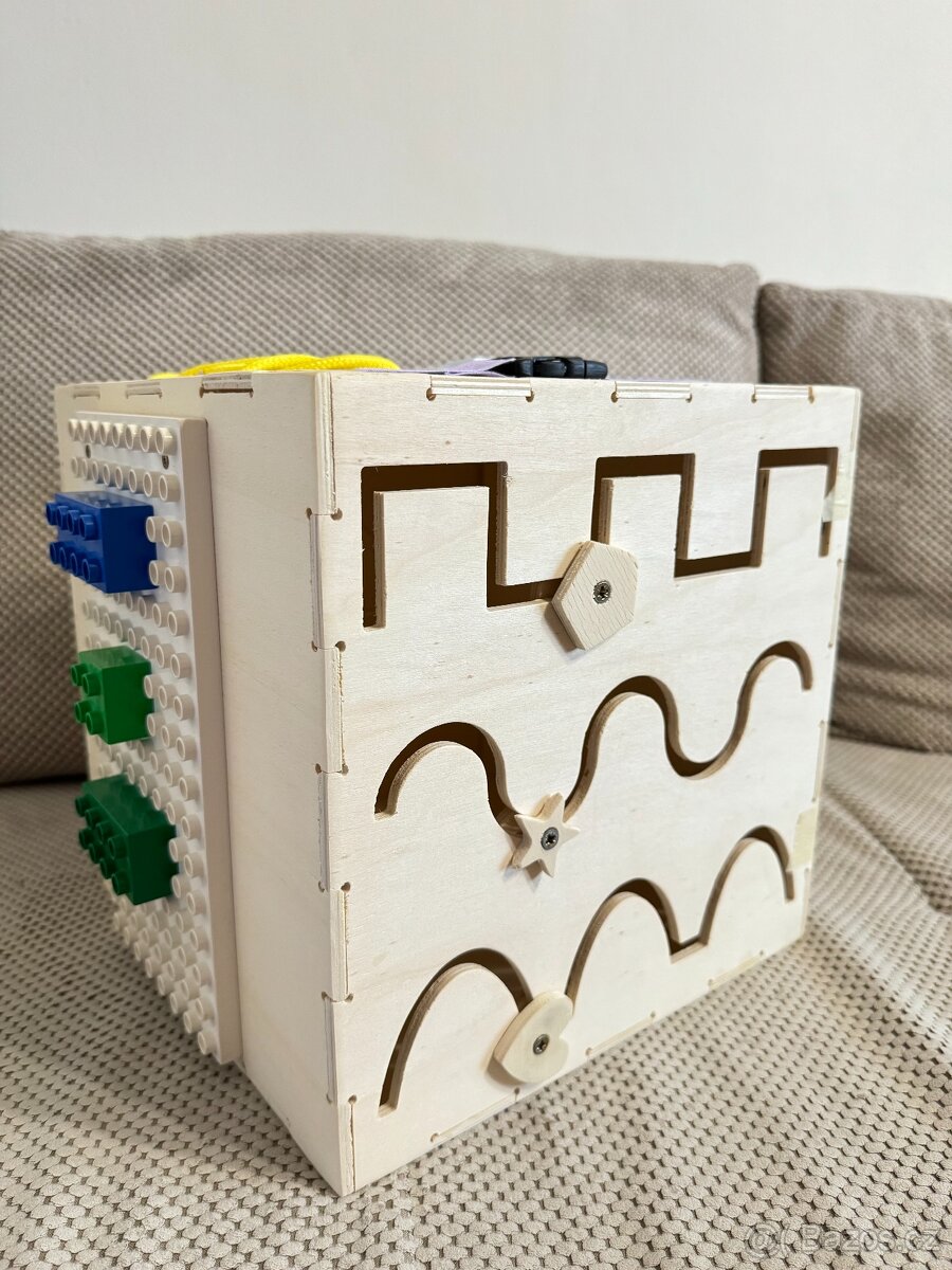 Dřevěný activity board - 3