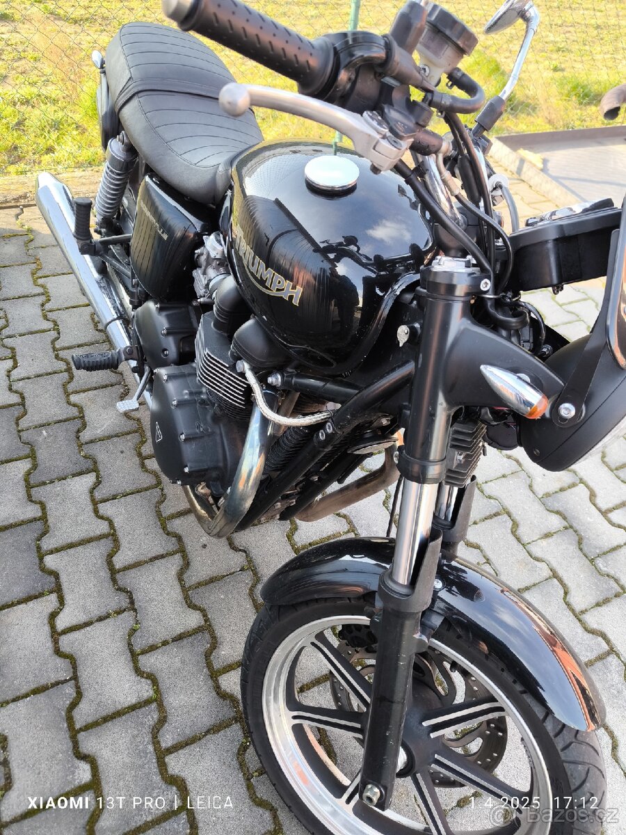 Triumph Bonneville SE - 3