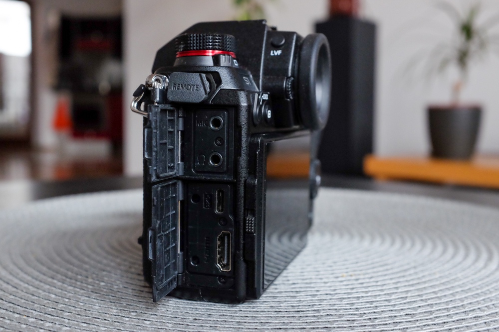 PANASONIC S1 telo - 3