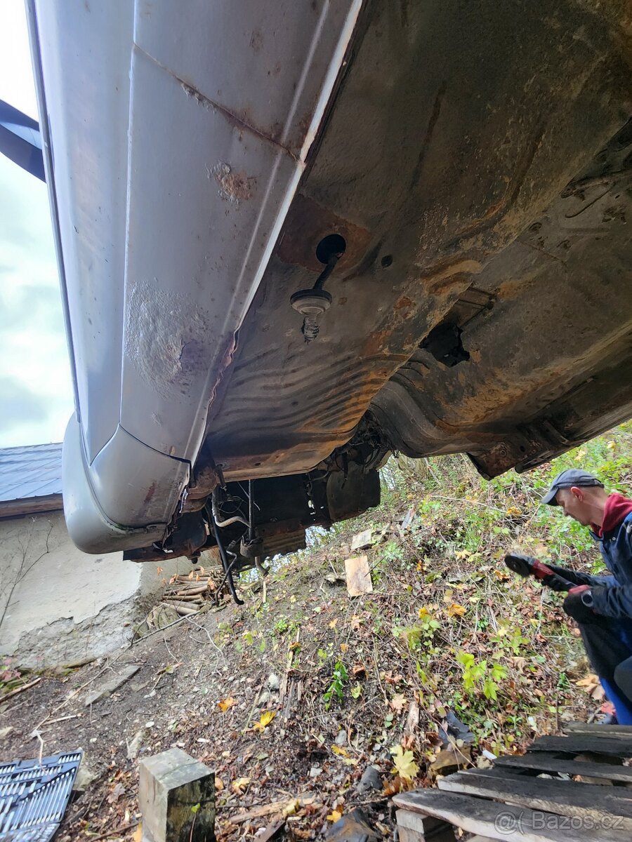 Predám karosériu na Nissan patrol Y61 - 3