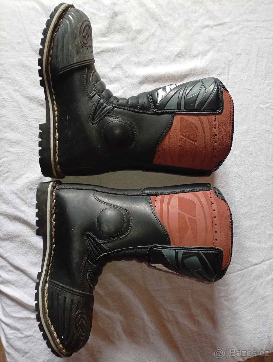 Kufr 2x, kombinéza, boty na moto i ctyrkolku - 3