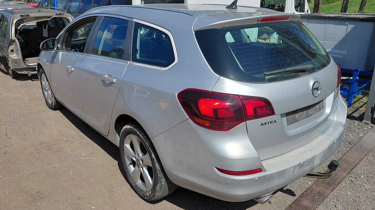 Opel Astra 2.0D díly - 3