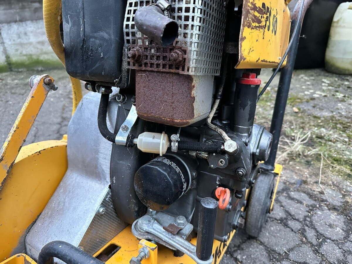 Prodám řezačku asfaltu Wacker - 3