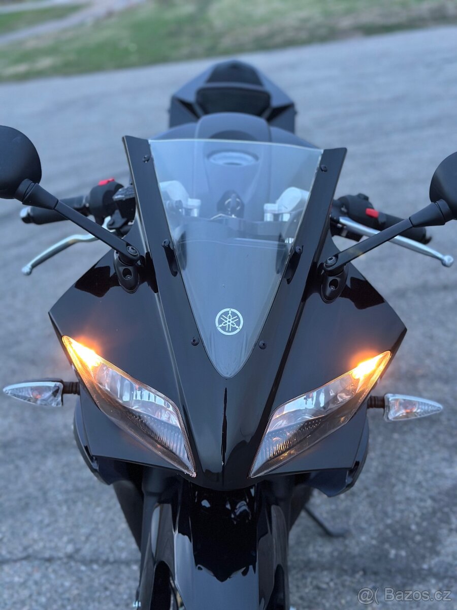 YAMAHA YZF-125R 2010 - 3