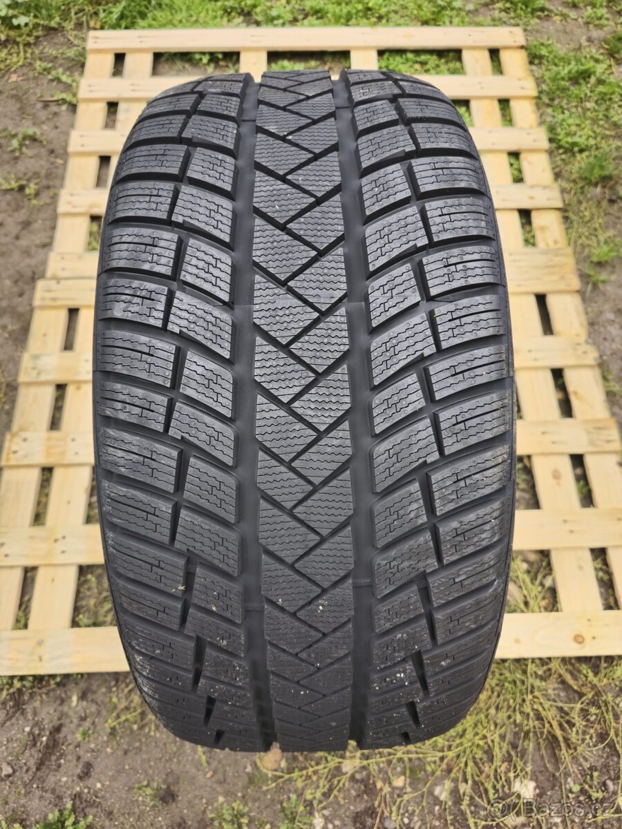 Zimní pneu 285/35 R22 XL 106Y WINTRAC PRO+ VREDESTEIN