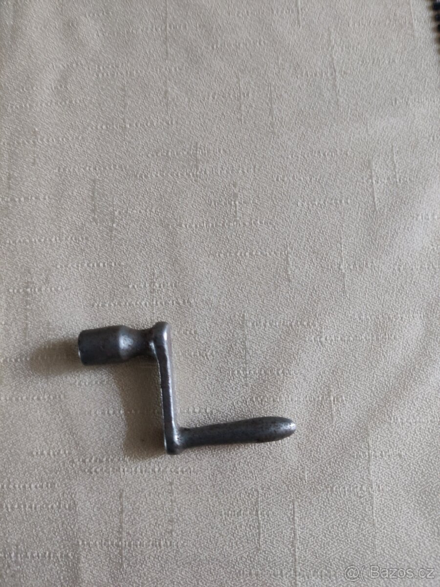 Starodávné brusle pánské a dámské s klíčkem - 3