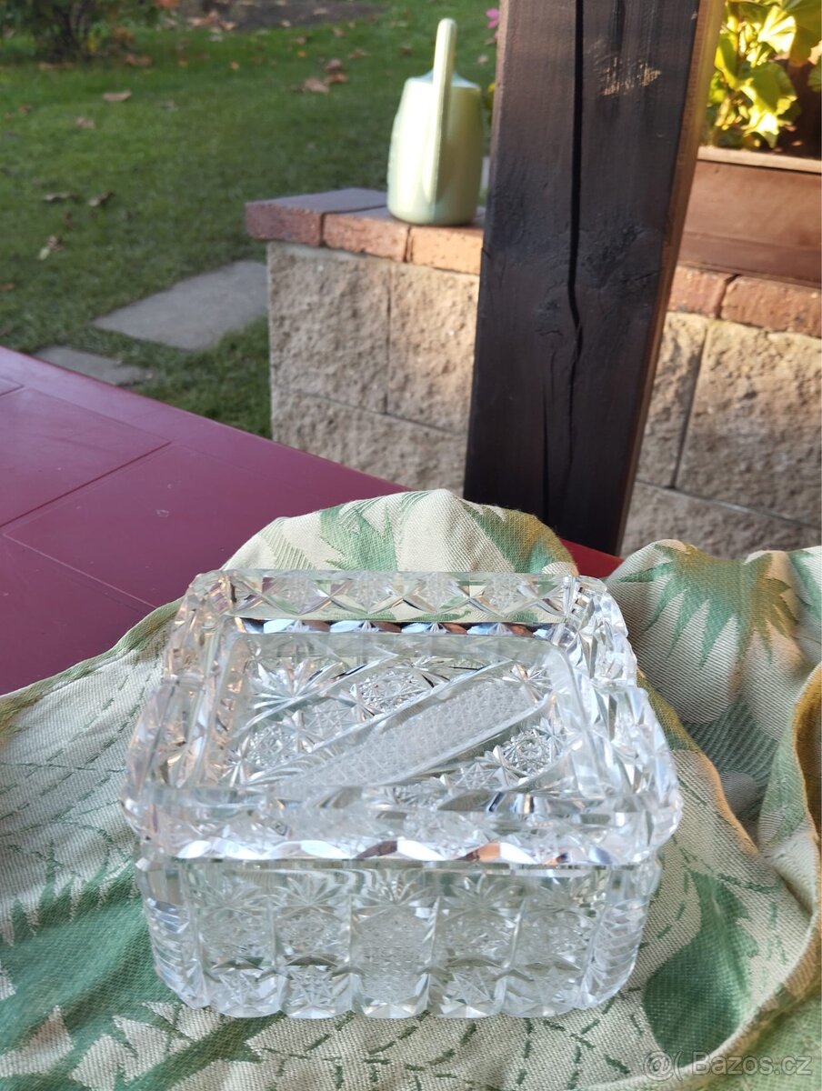Broušené sklo - váza, nízká váza, dóza, miska s přikrytím - 3