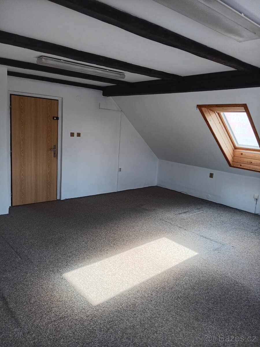 pronájem kanceláře v centru Nové Paky u autobusového nádraží - 3