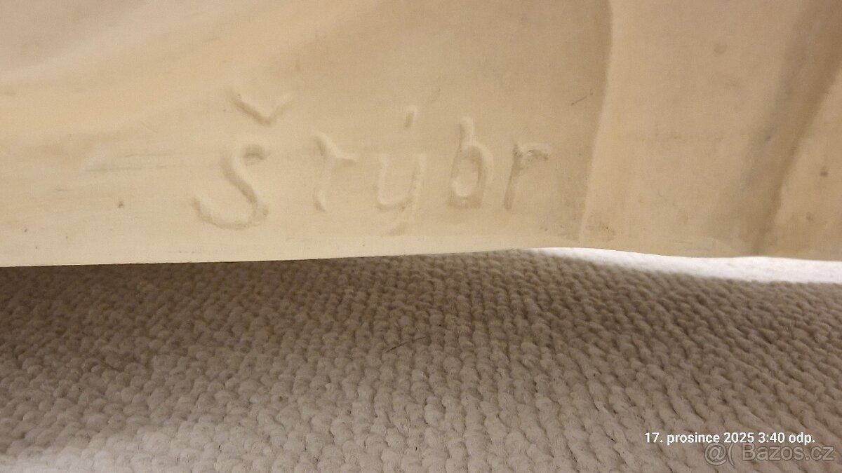 Plastika, akt dívky - ak. soch. Josef Štýbr - 3