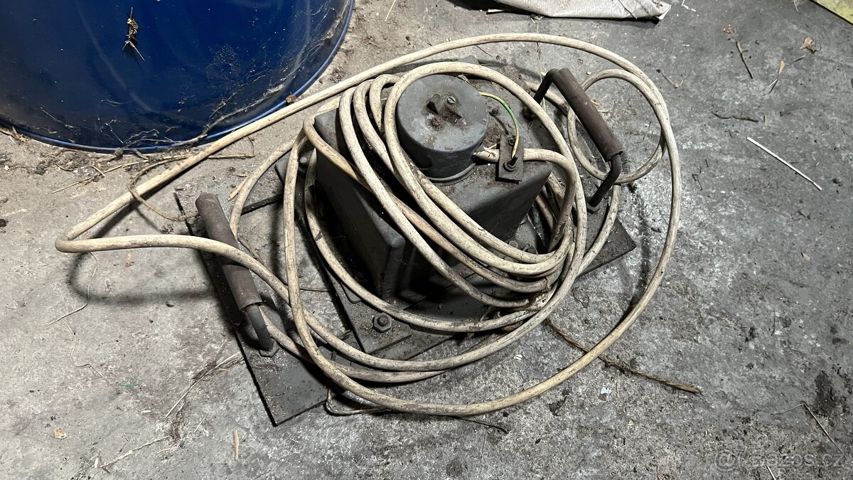 Forma na škvárobetonové cihly. - 3