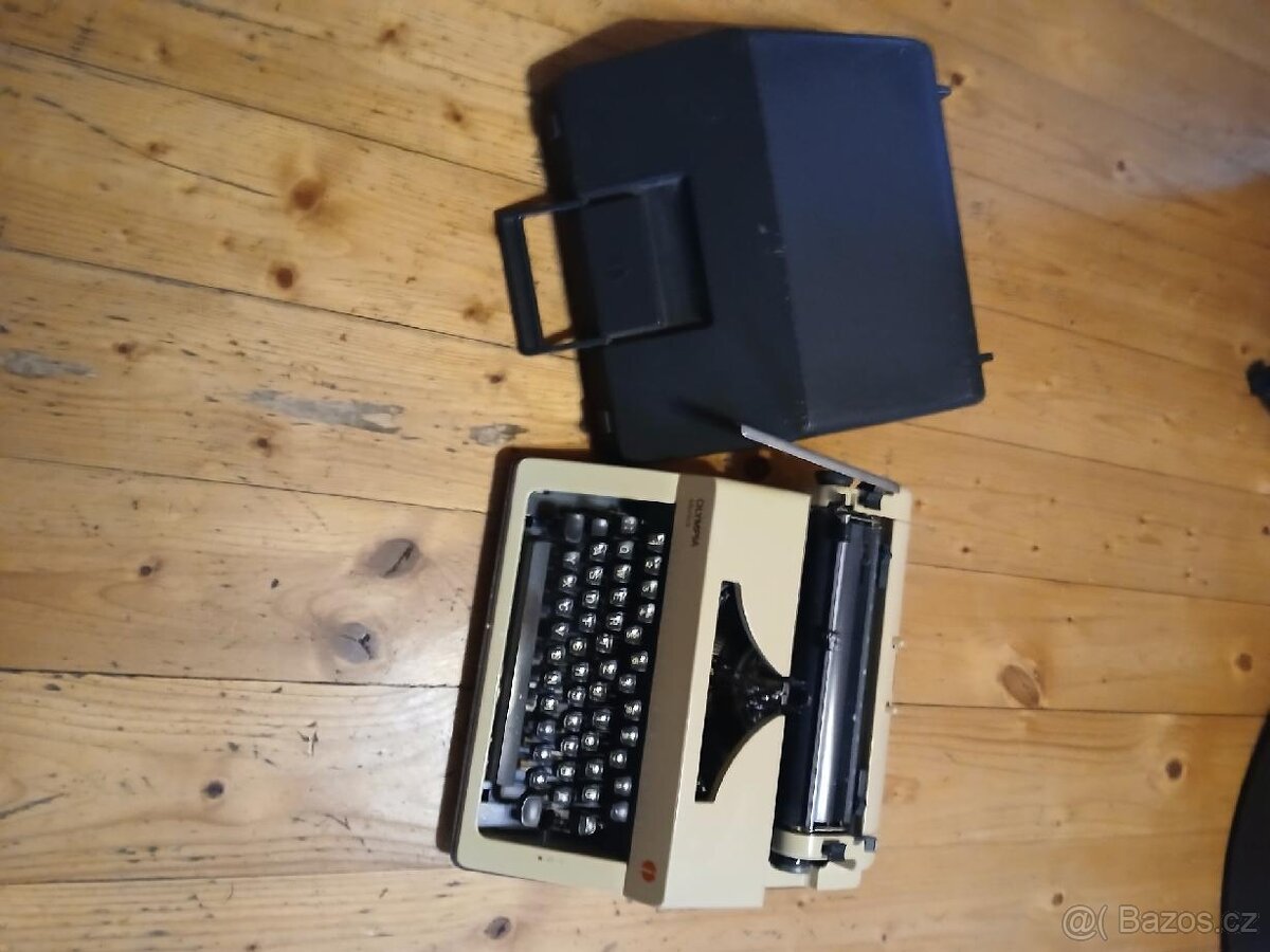 Psací stroj Olympia Monica - 3