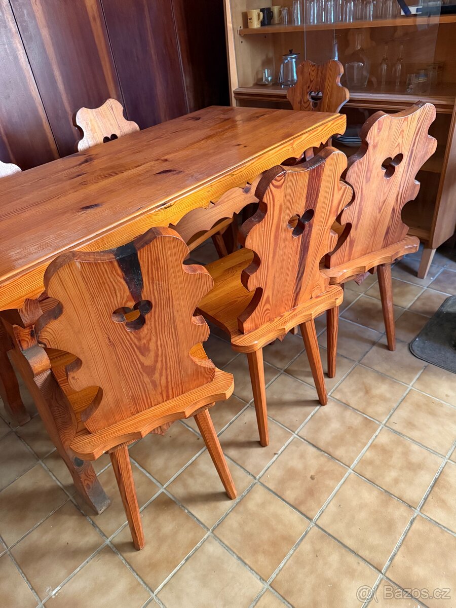 Masivní stůl s židlemi - 3