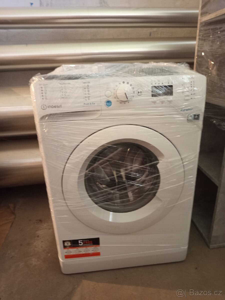 lednička, pračka, skříně - 3