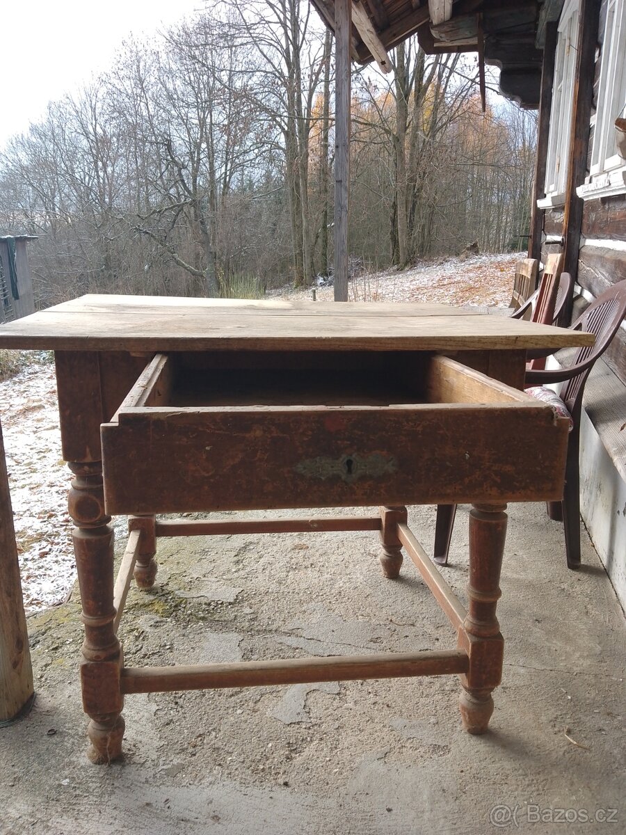 Starý dřevěný stůl - 3