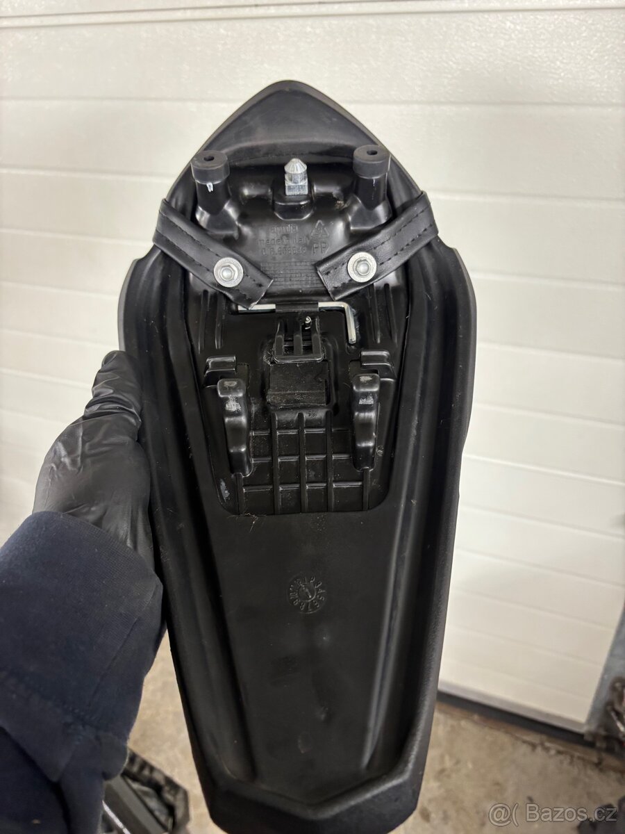 Zadní sedlo APRILIA TUONO V4 2016 - 3