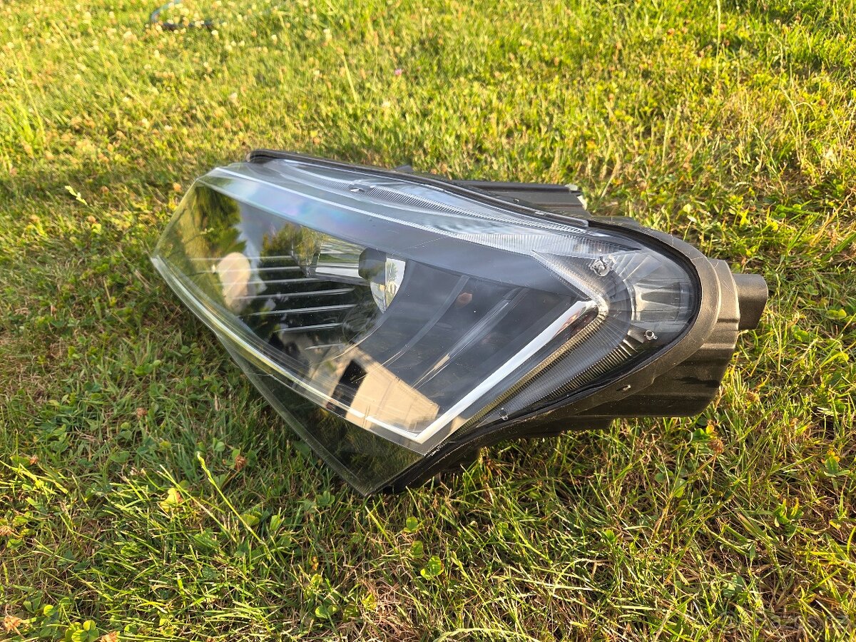 Přední levé xenon světlo Škoda Superb III - 3