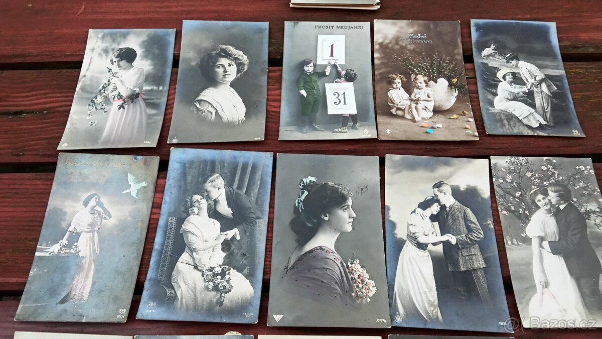 Staré pohledy ,socha koně , časopisy. - 3