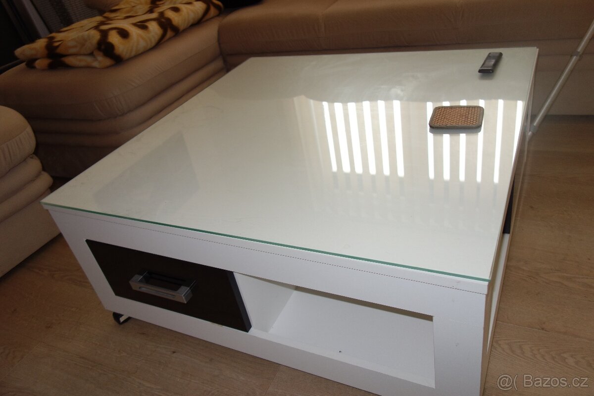 OBÝVACÍ STĚNA - 3