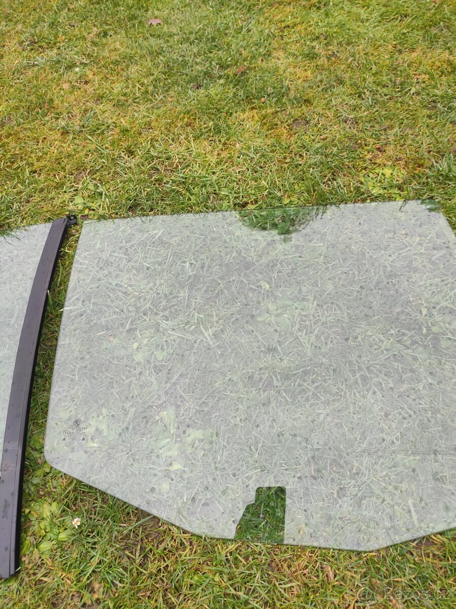 Pravé zadní okno Octavia combi 1 - 3