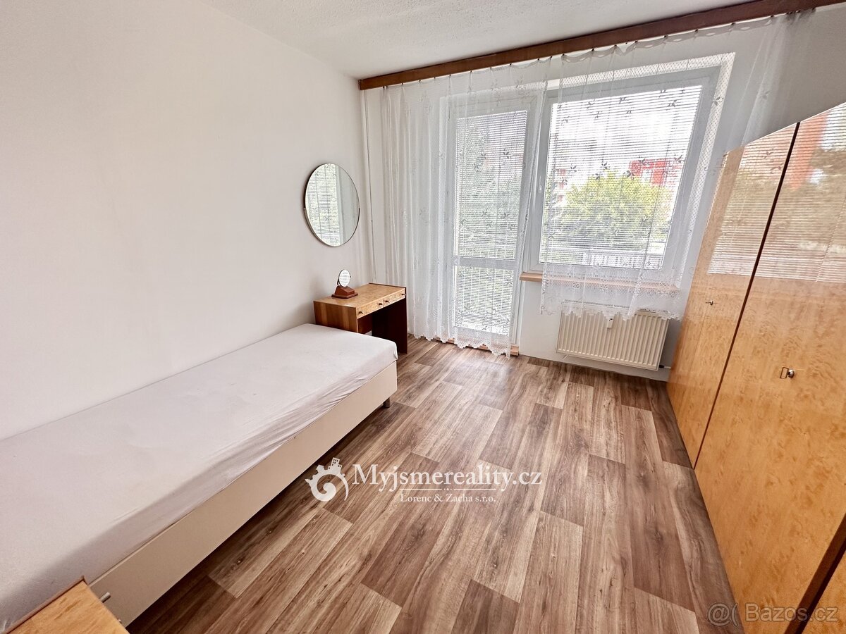 Pronájem bytu 3+1 75 m² včetně balkonu a sklepní kóje, Znojm - 3