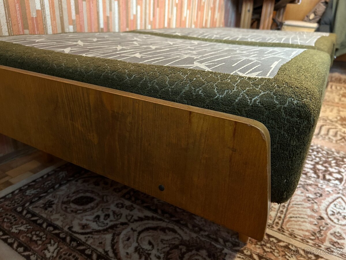 Válenda světlá s třídílnou matrací v pěkném stavu - 3