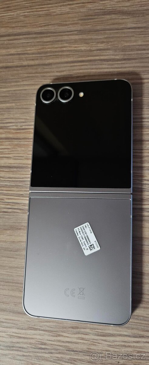 Prodám použitý Samsung Z Flip 6 -stříbrný - 3