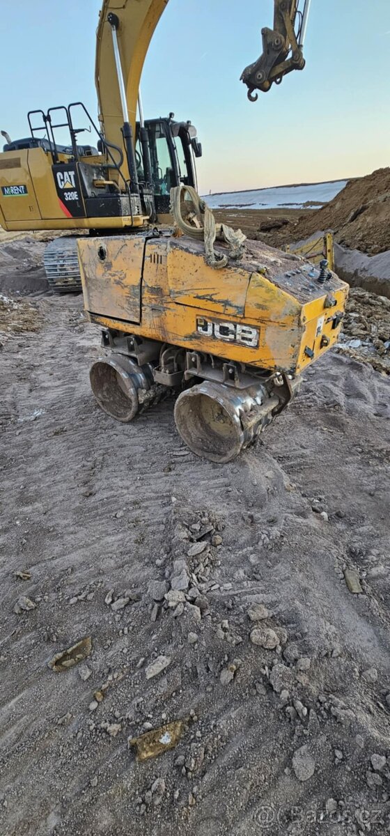 Příkopový vibrační válec jcb - 3