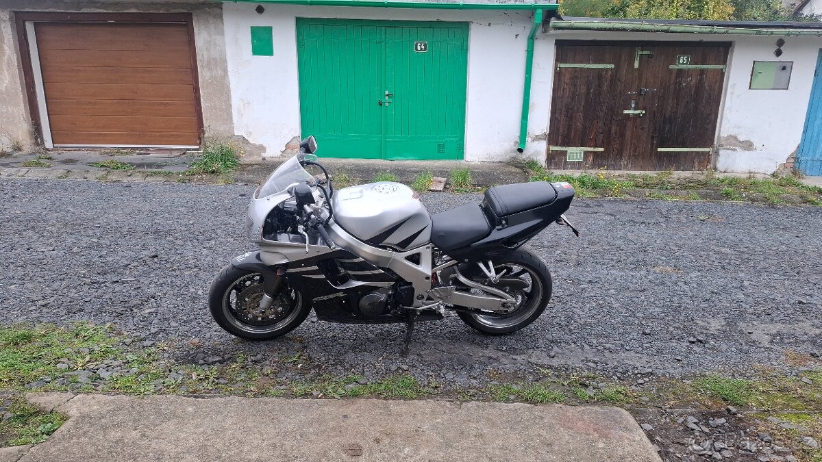 Honda CBR 900 RR - 3