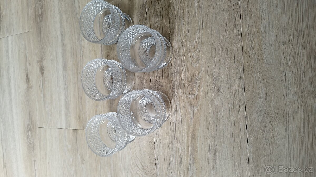 Skleničky, poháry a hrnek - 3