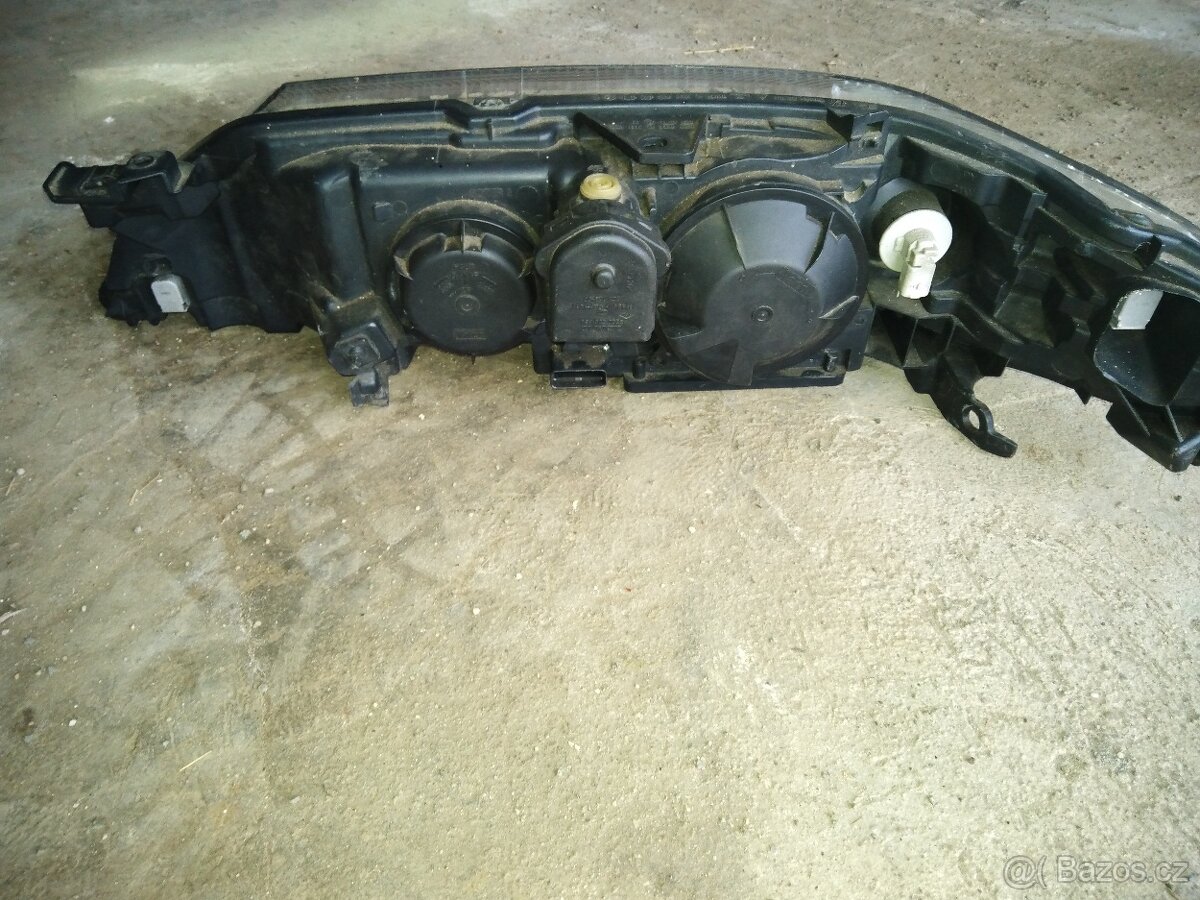 pravý přední světlomet R Laguna - 3