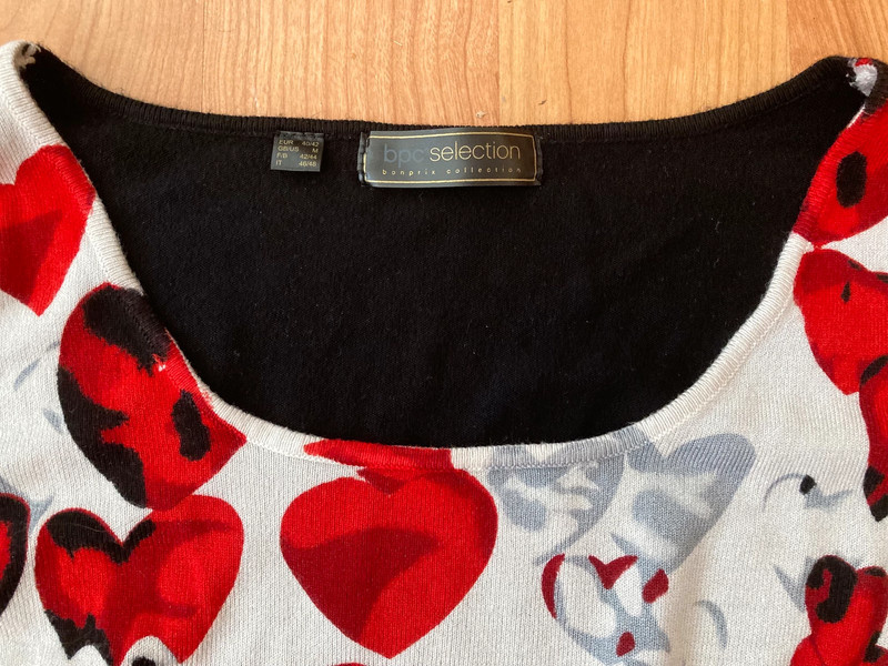 Nový srdíčkový svetr (vel. 44/46), PC 550 Kč - 3