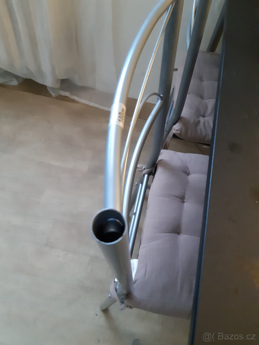 Stůl s židlemi - 3