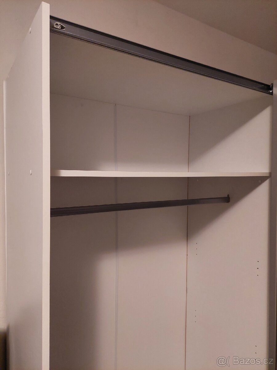 Skříň bílá s posuvnými dveřmi - 3