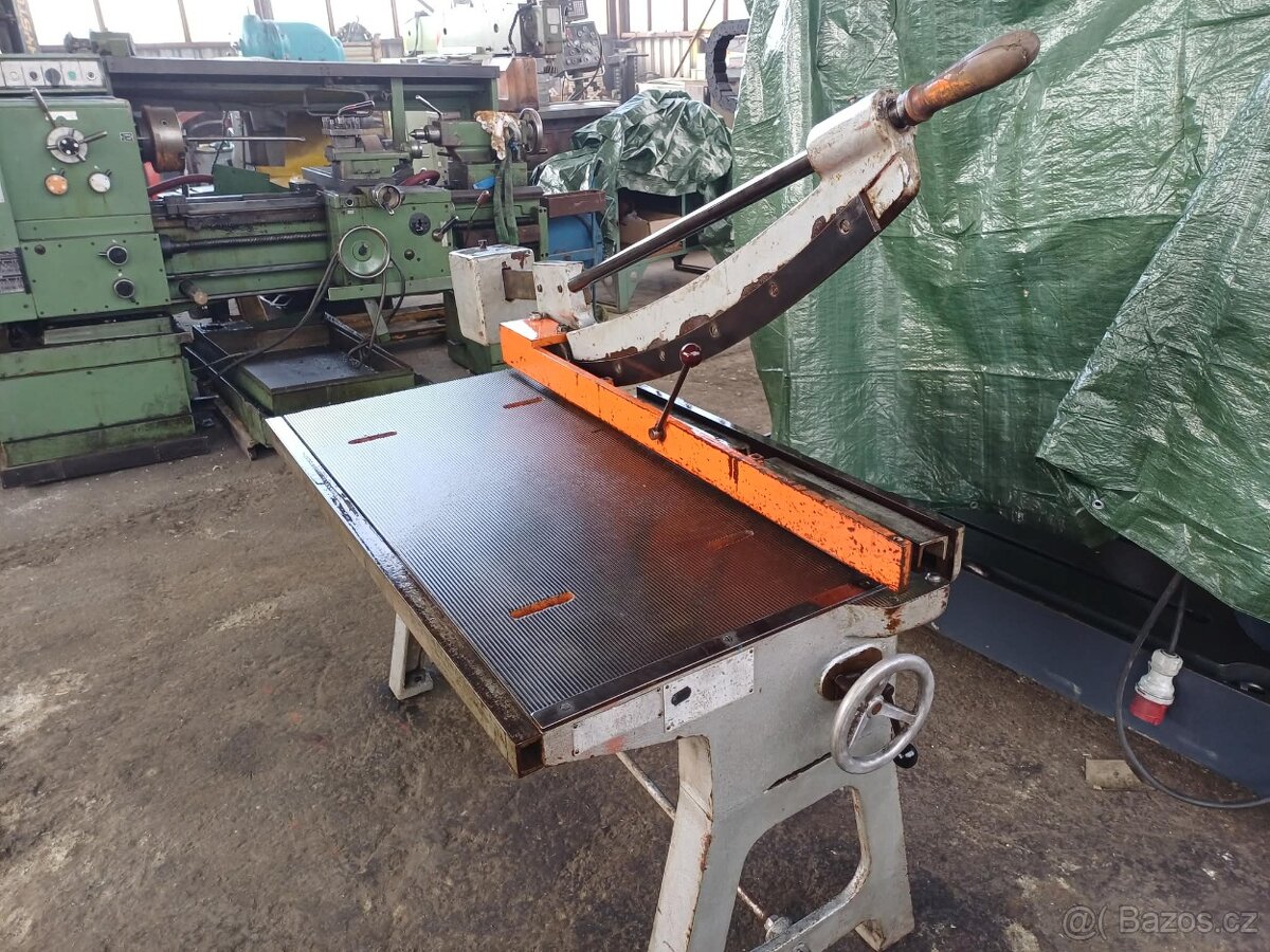 Tabulové nůžky NTP 1000/2,5 - 3