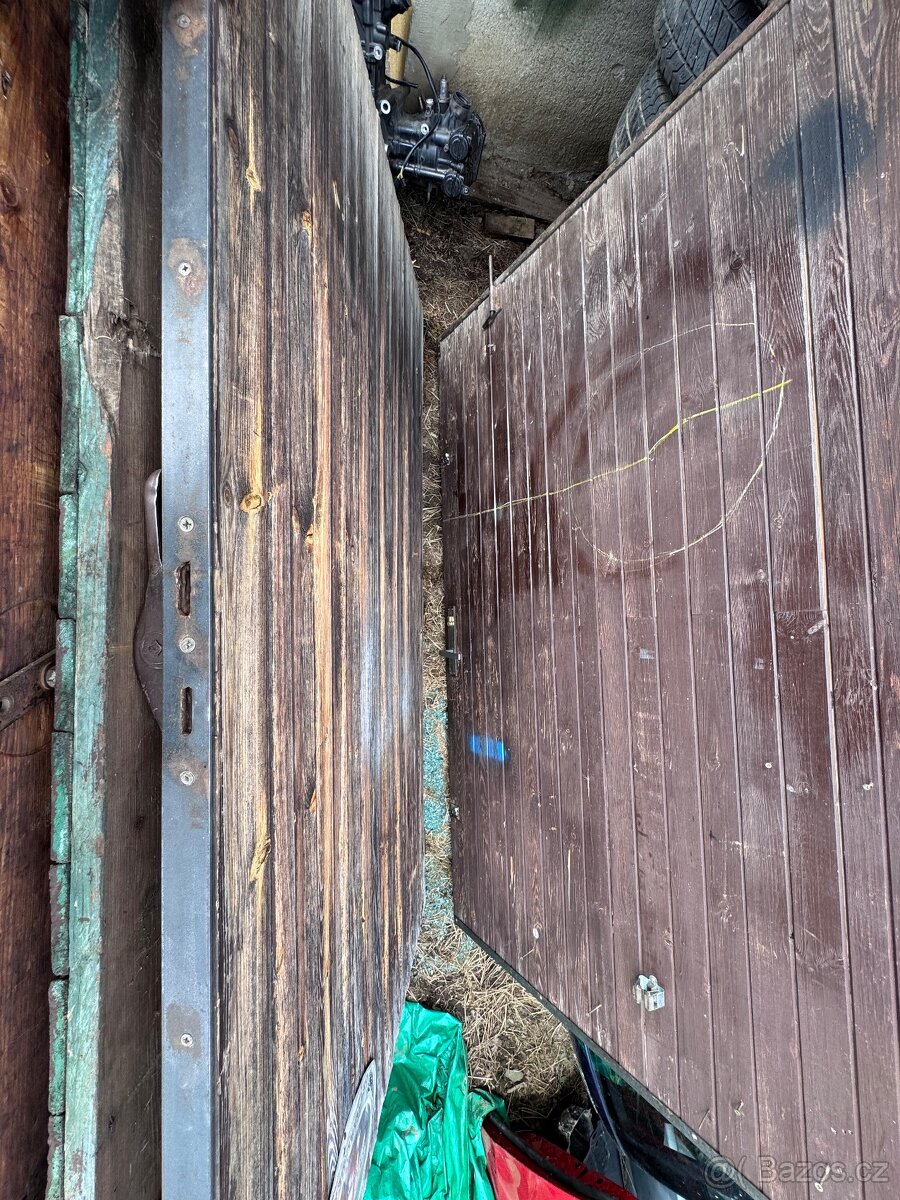 Dvoukřídlá dřevěná vrata - 3