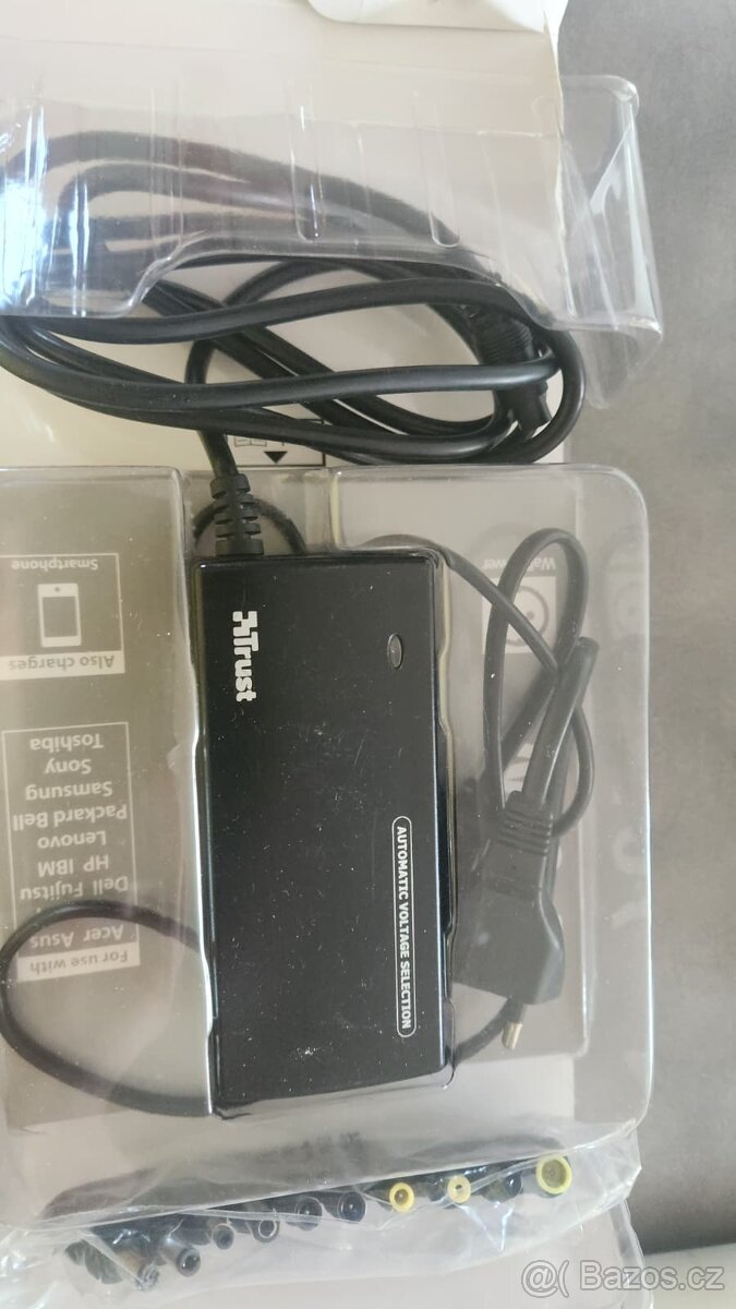Universální nabíječka notebooku TRUST - 70 W - 3