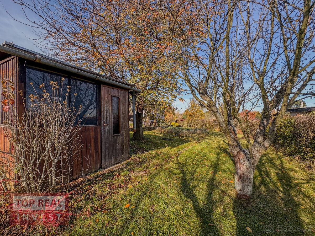 Zahrada s menší dřevěnou chatkou – Zlín – Malenovice - 3