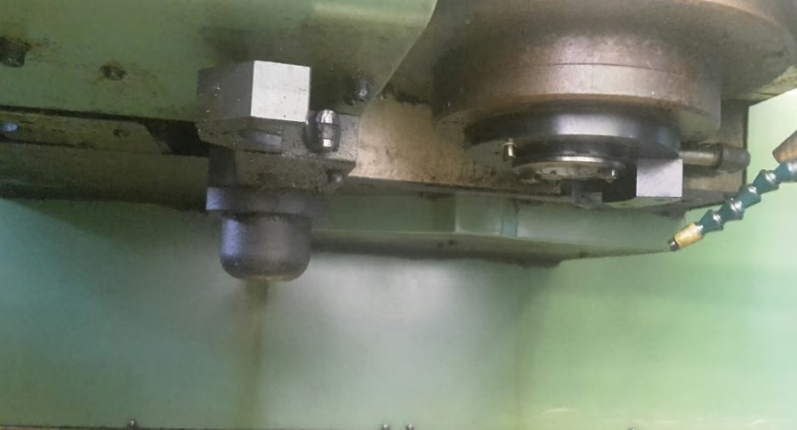 Obráběcí centra - vertikální MV 40 - 3