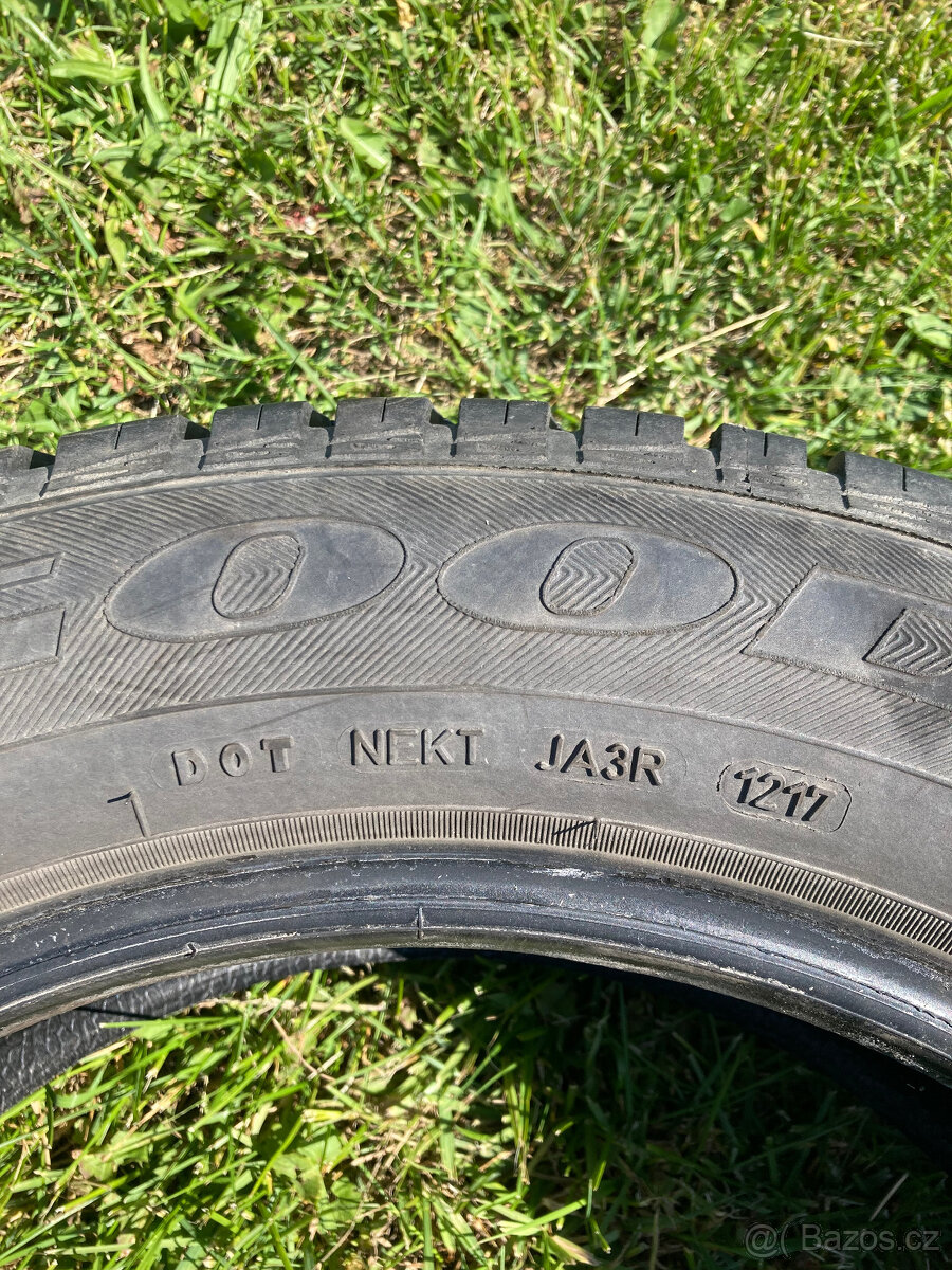 Prodám 2 kusy zimních pneu Good Year Vector 4 Seasons - 3