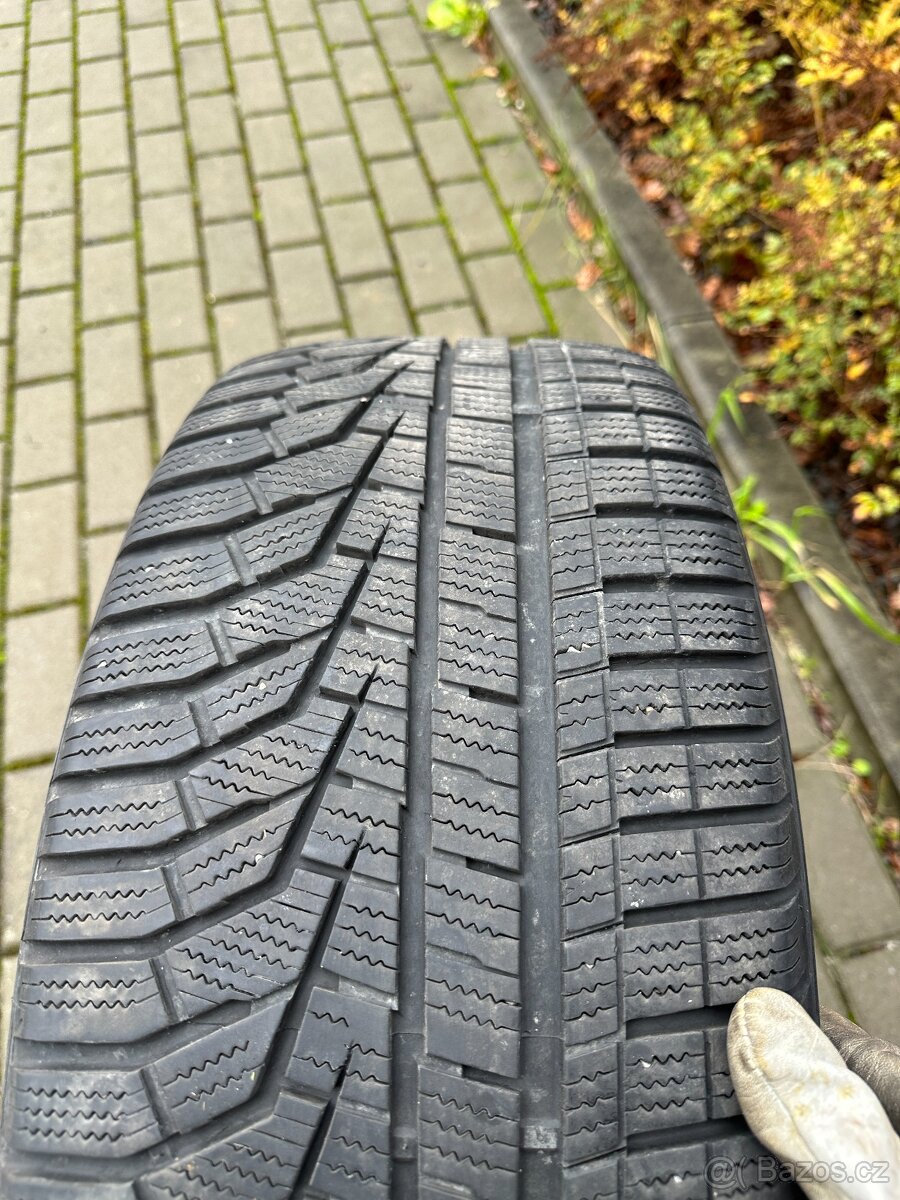 Prodám zimní pneumatiky HANKOOK 235/45 R19 - 3